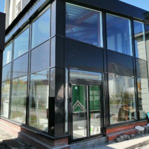 Витраж из алюминиевого профиля одинарной конструкции GFV8467